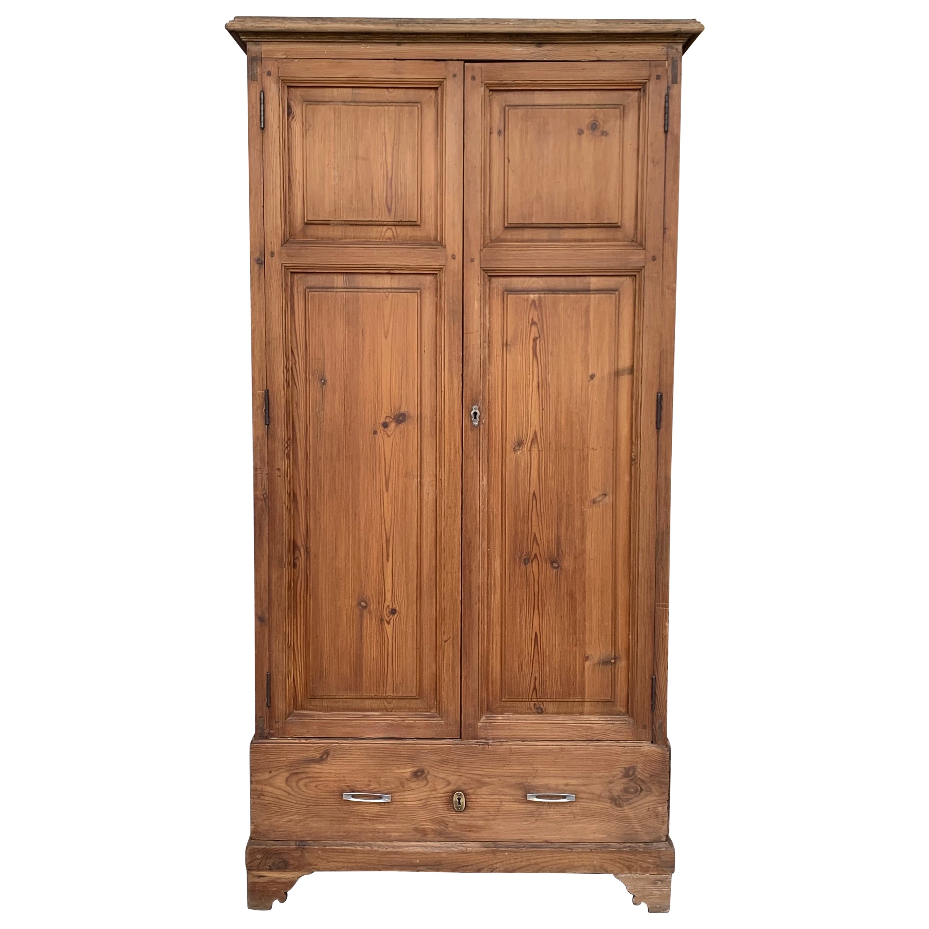 Armoire ou armoire étroite du 19ème siècle, pin, influence fonte, restaurée