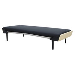 Letto da giorno in stile Rietveld in legno tinto giallo chiaro e smalto nero con materasso