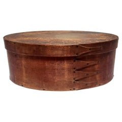 Shaker Four Fingered Mt. Lebanon Oval Pantry Box, Late 19th Century