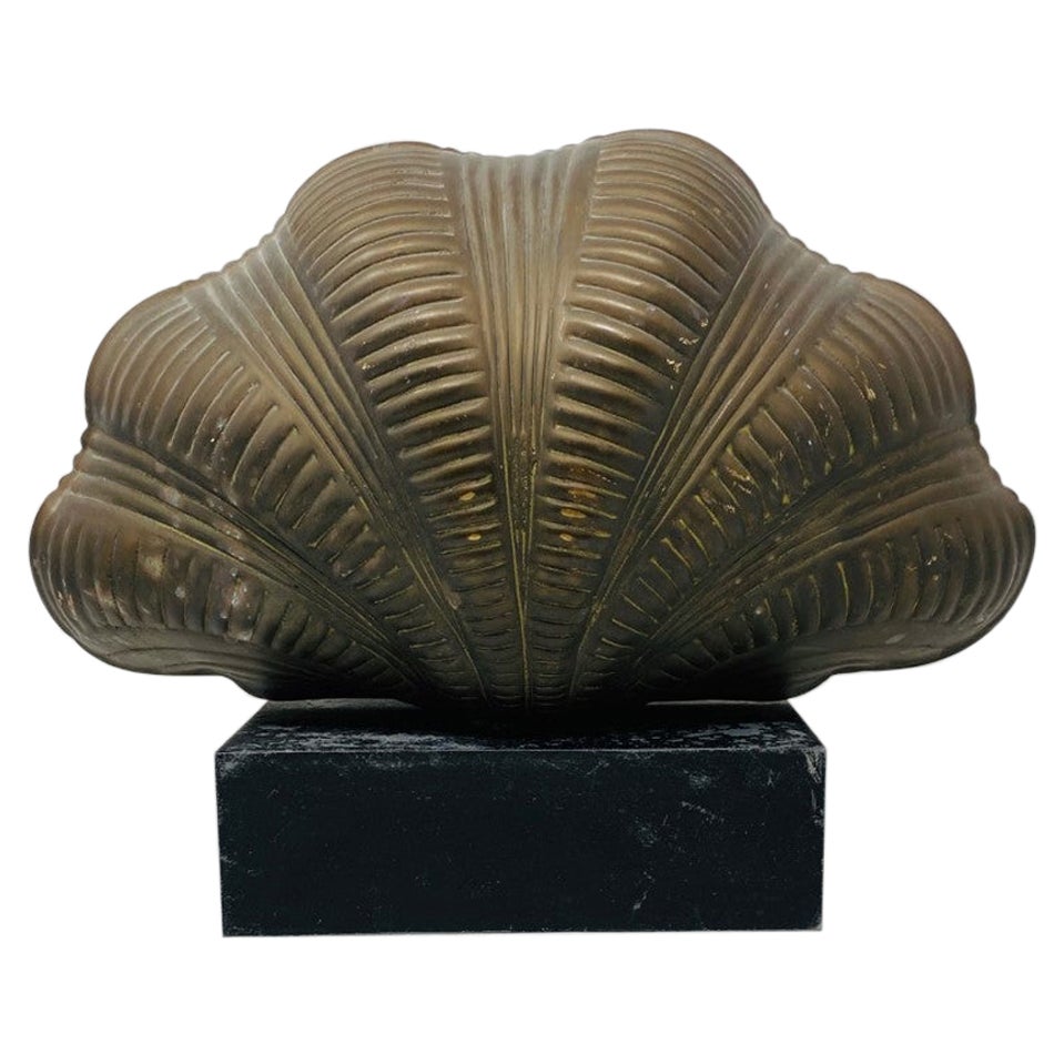 Lampe de bureau vintage en laiton « Clam Shell » par Chapman