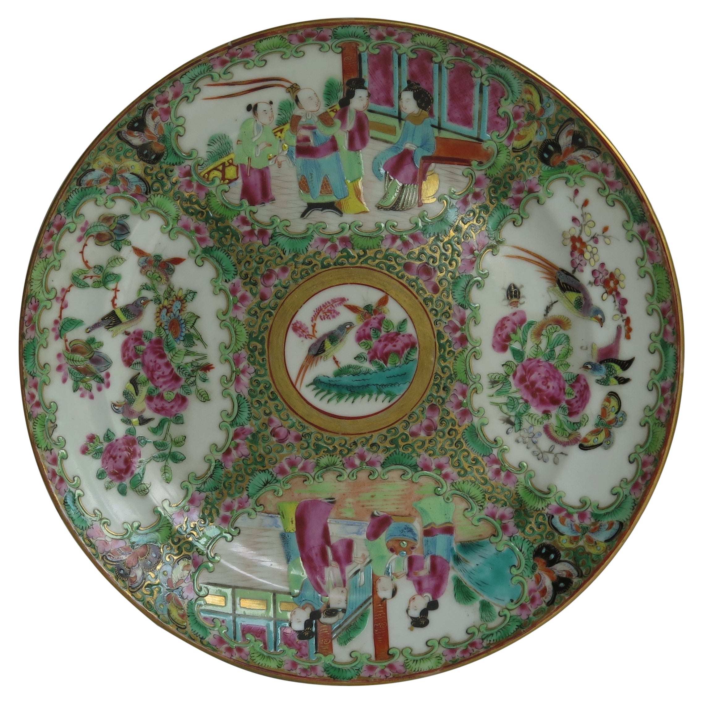 Chinese Export Dinner Plate Rose Medallion porcelain, Qing Ca 1820