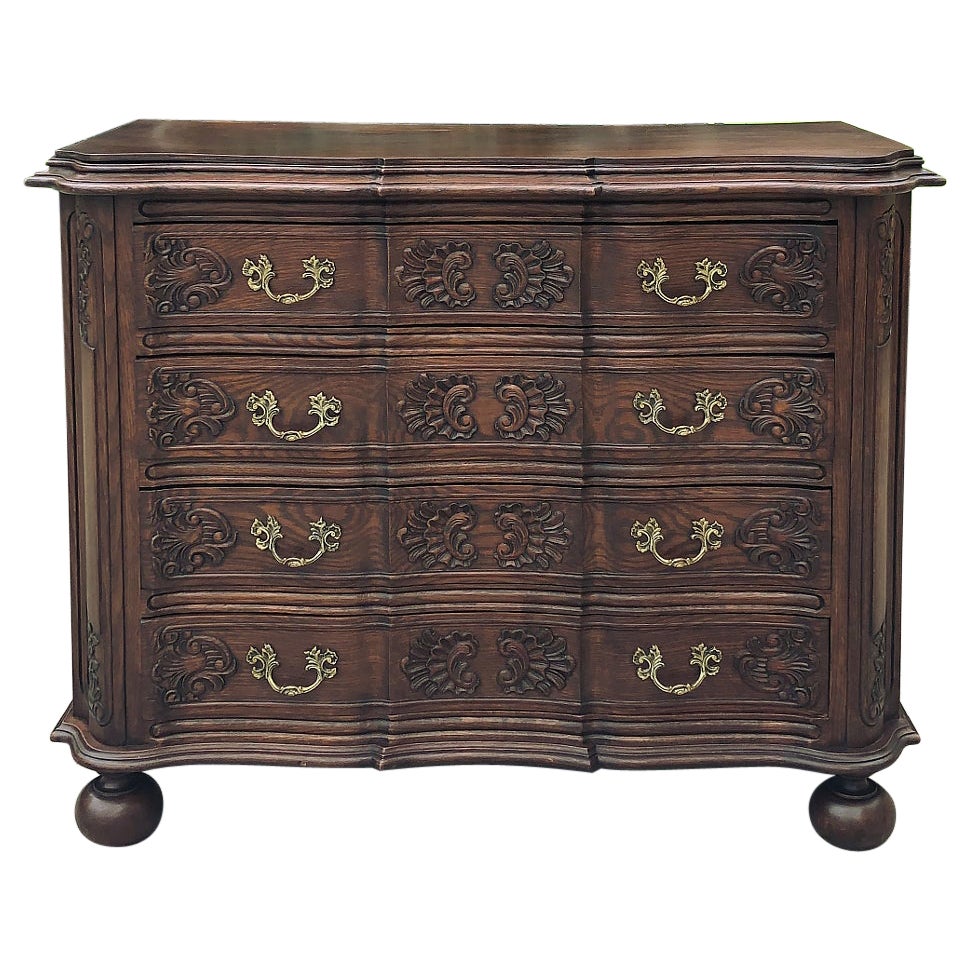 Ancienne commode ou coffre à tiroirs français Louis XIV