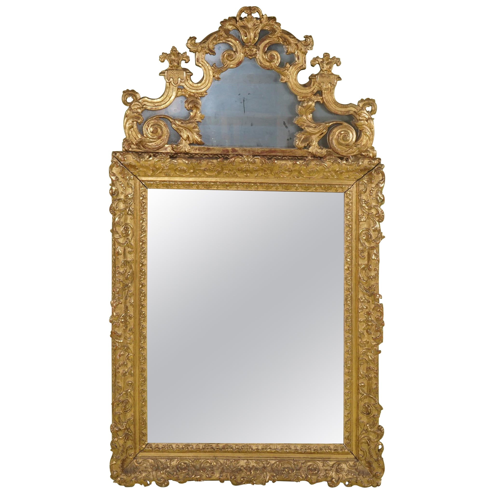 Französischer Regence-Rahmen/Spiegel aus vergoldetem und geschnitztem Holz, Periode der Zeit im Angebot