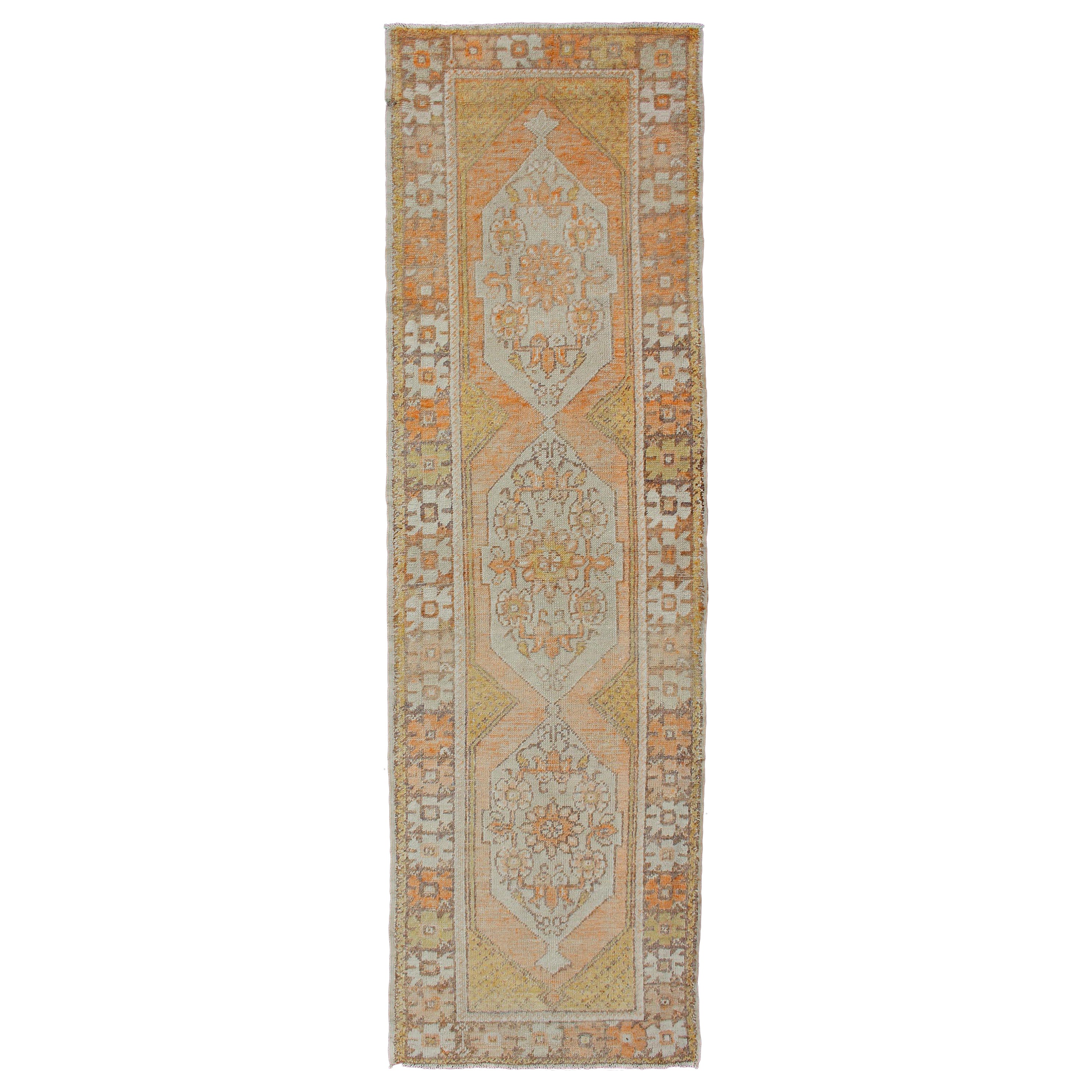 Tapis de couloir turc vintage Oushak à motif géométrique en bleu clair, orange, marron