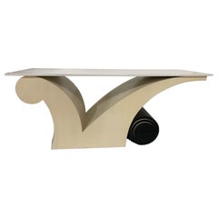 Table console en chêne chauffé de style Art Déco avec plateau en quartz blanc