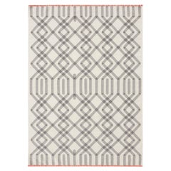 Tapis Kilim Technique Duna de grand format gris par Odosdesign