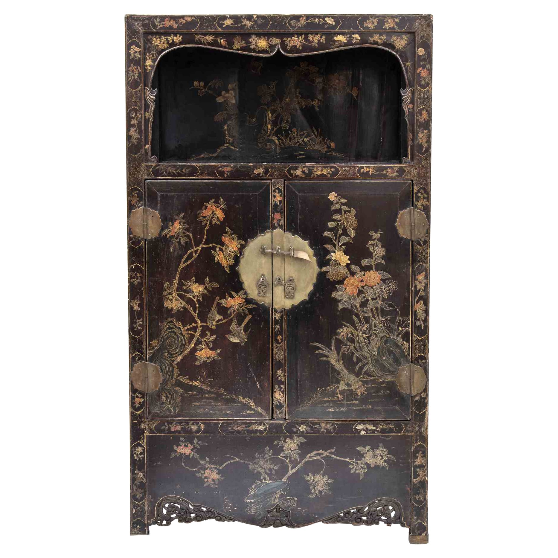 Vintage Lacquered and Painted Wooden Cabinet, China, Early 20th Century