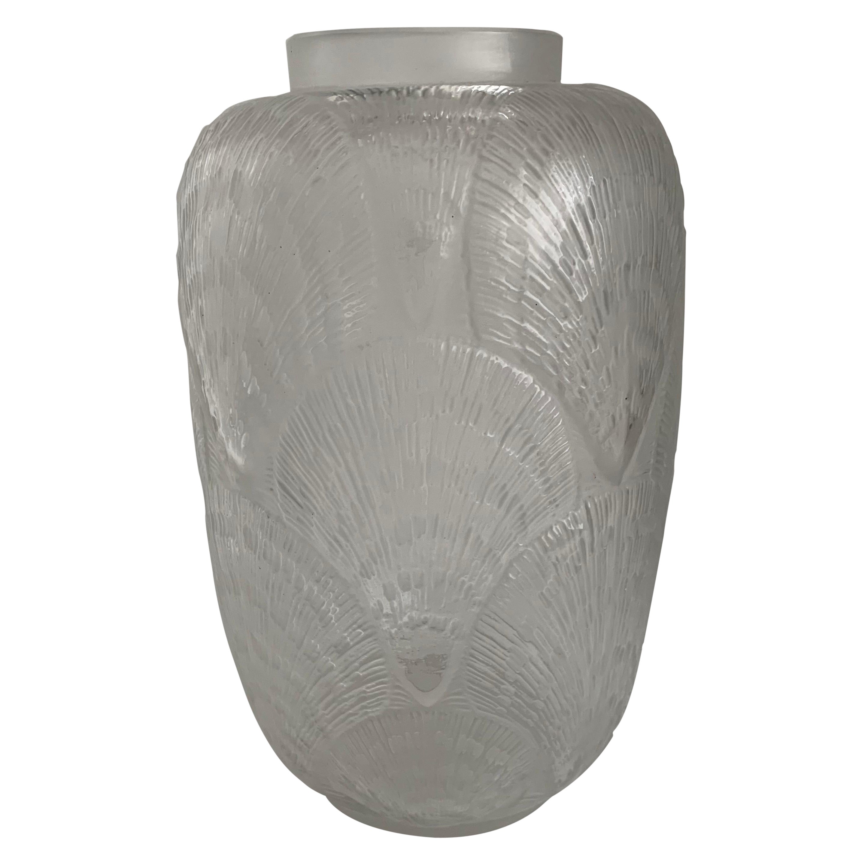 Lalique France Opalescent Coquilles Motif Vase