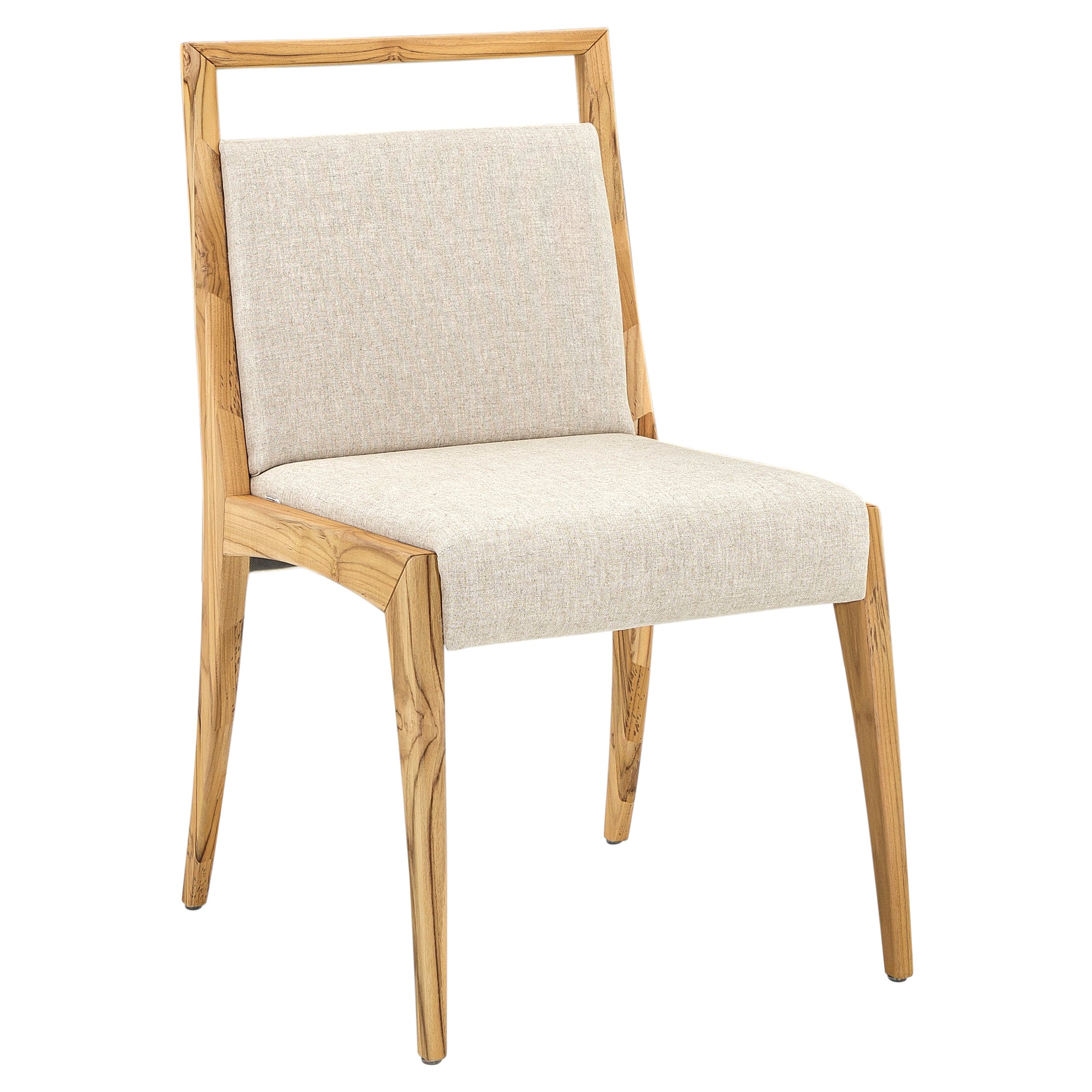 Putting a lot of effort our amazing Uultis team has created the Sotto dining chair, thinking of every possible detail like the open top rail in a teak wood finish that goes perfectly with the beige fabric. This pair of chairs are beautiful and