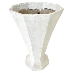 Vase octogonal en béton Willy Guhl