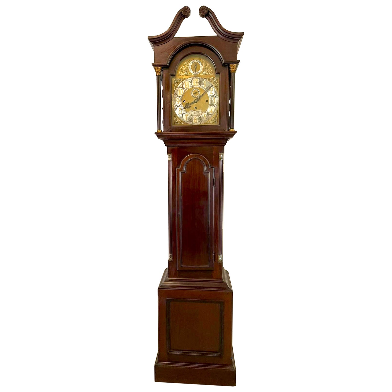 Horloge de grand-père de huit jours en acajou ancien de qualité sur huit cloches en vente
