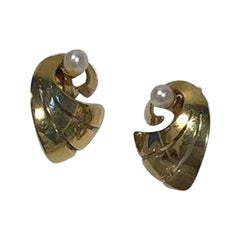 Th. Skat-Rørdam, 14 K Gold Earclips w/Pearl