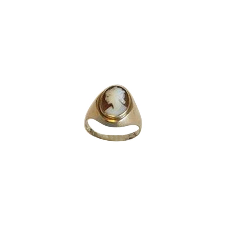 Gold Ring in 14 K with Camée For Sale