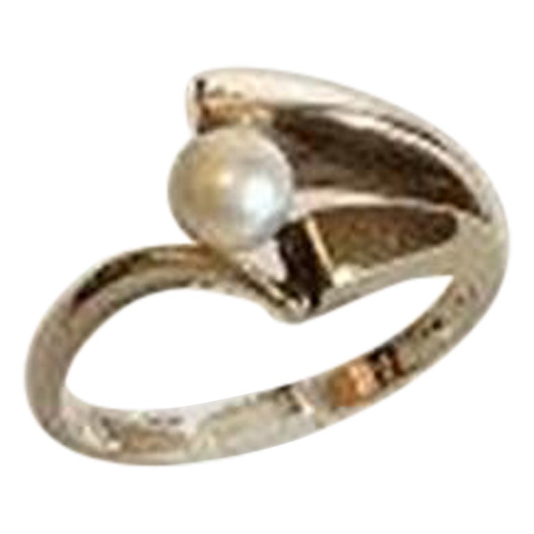Gold Ring with Pearl in 14K For Sale