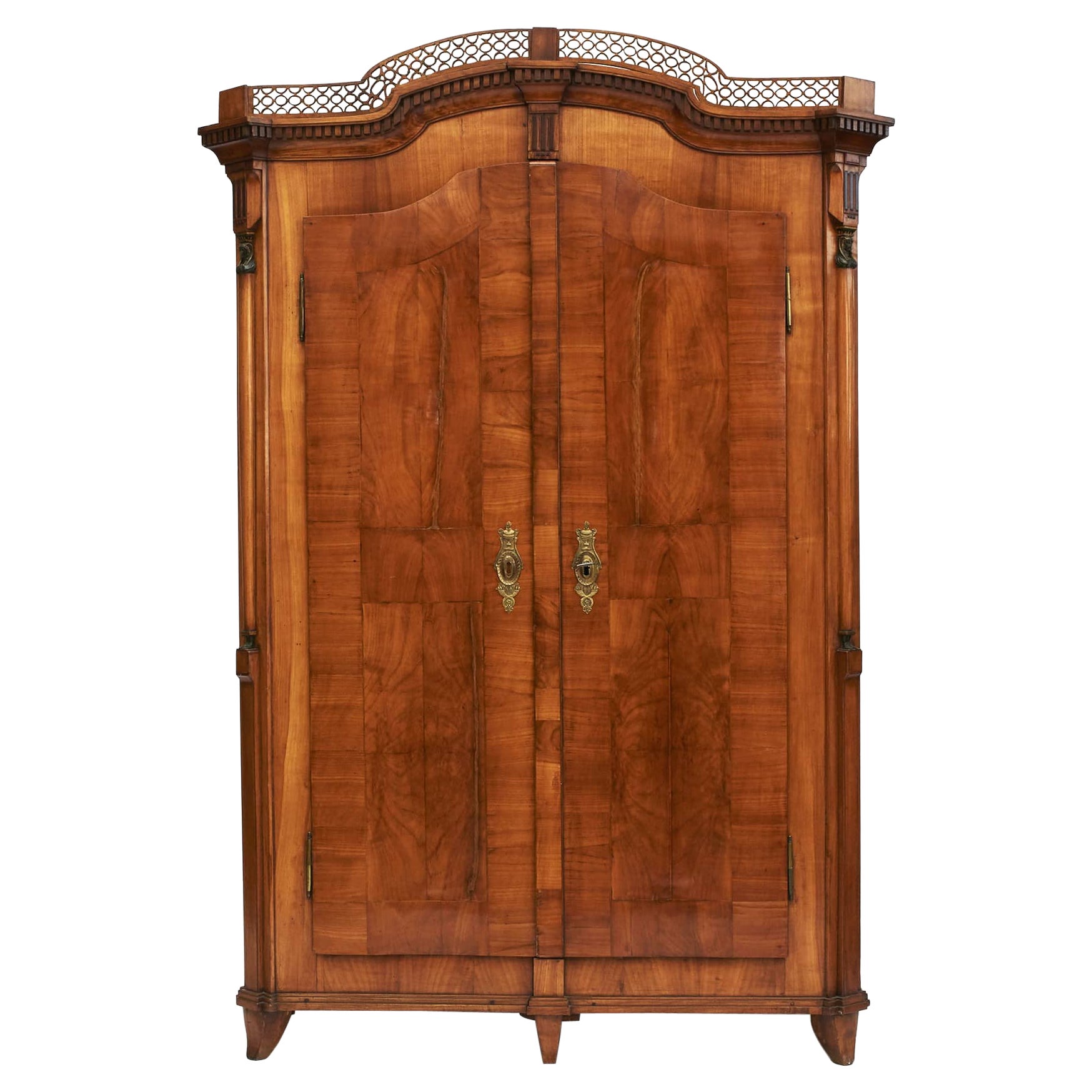 Armoire autrichienne Louis XVI datant d'environ 1780 en vente