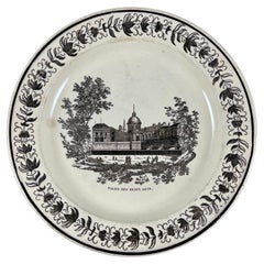 Assiette architecturale néoclassique française Creil en faïence de Creamware Palais des Beaux Arts