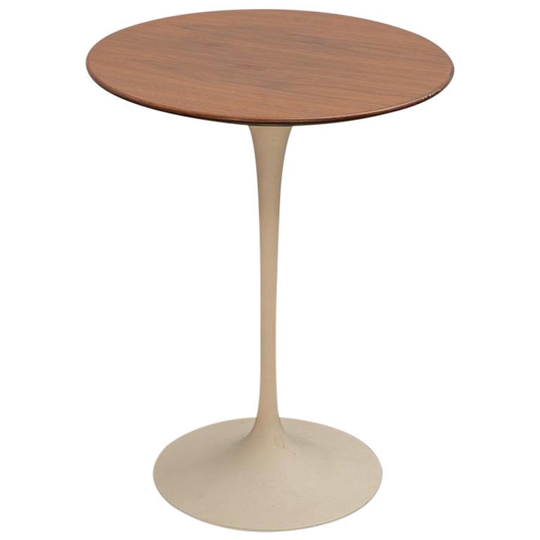 Small Eero Saarinen for Knoll Tulip Side Table  For Sale