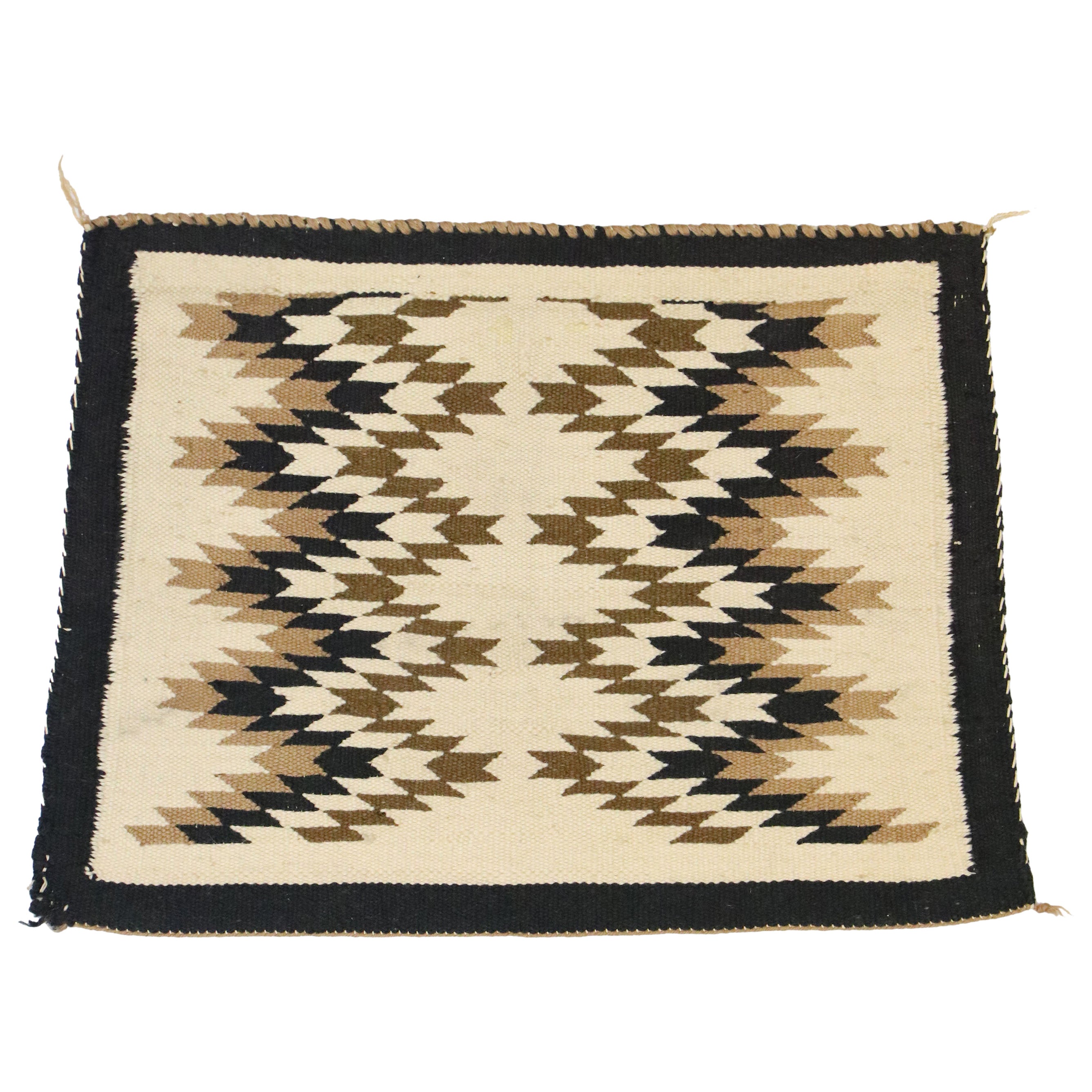 Antique Navajo Kilim Rug with Two Grey Hills Style (Tapis Kilim Navajo ancien avec deux collines grises)