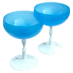 Pareja de compoteras italianas de cristal opalino azul cielo de los años 50