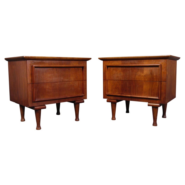 Set of MidCentury Modern Nightstands For Sale at 1stDibs