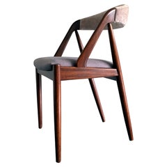 chaise Kai Kristiansen Modèle 31 des années 1960 en teck danois Mauve Rose