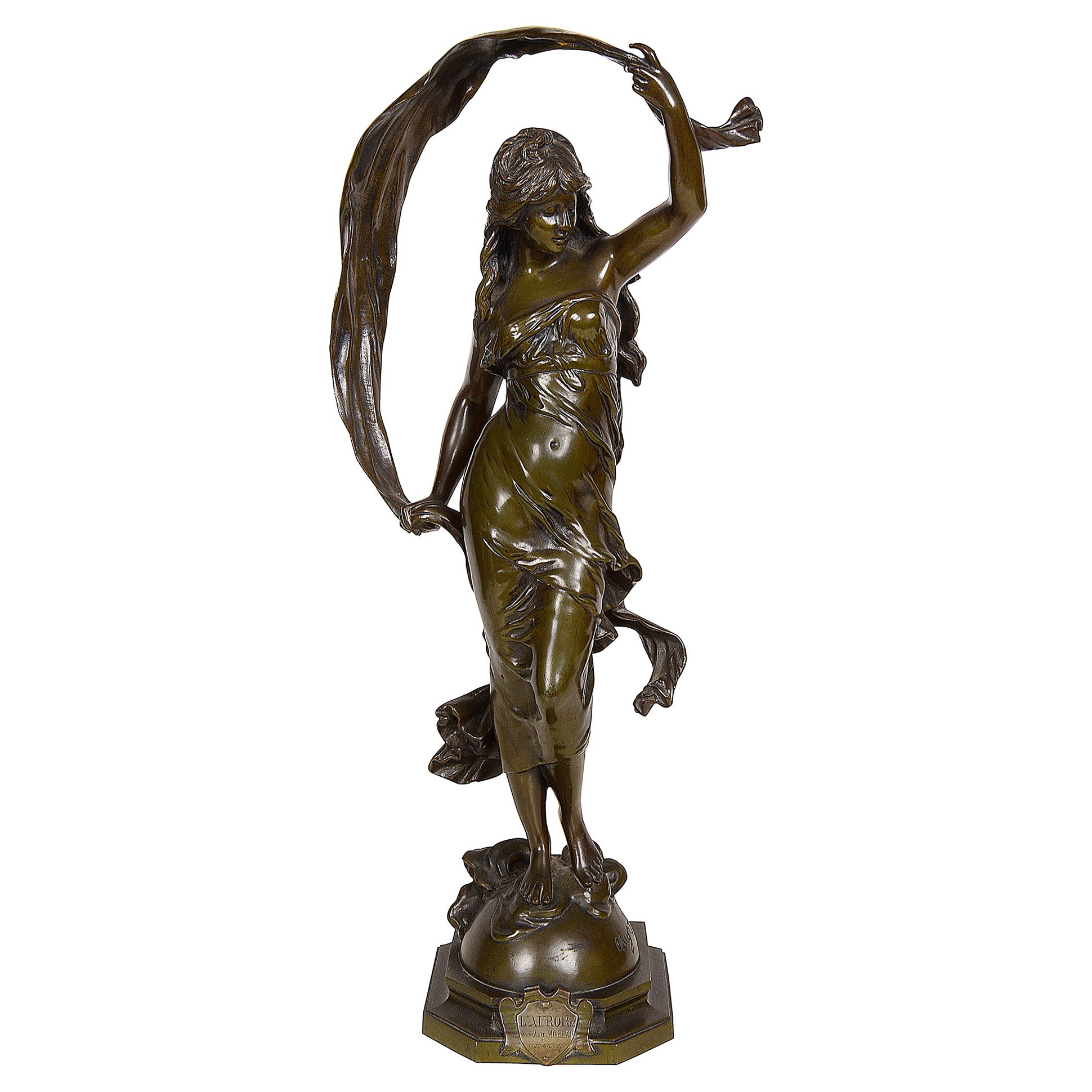 Statue en bronze patiné intitulée "AURORE" par August Moreau en vente