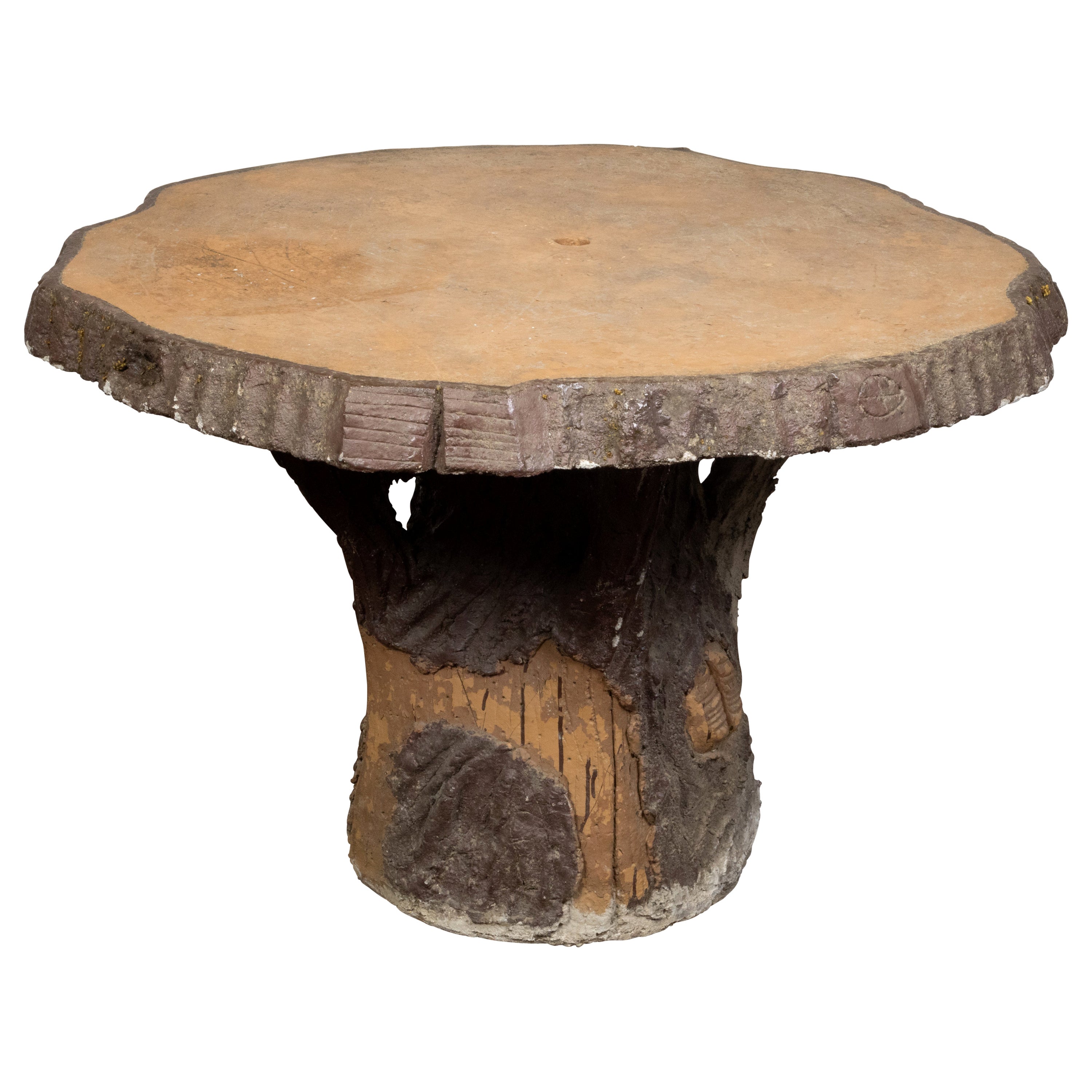 Table française du milieu du siècle en faux bois avec plateau en dalles de bois et base en forme de tronc d'arbre