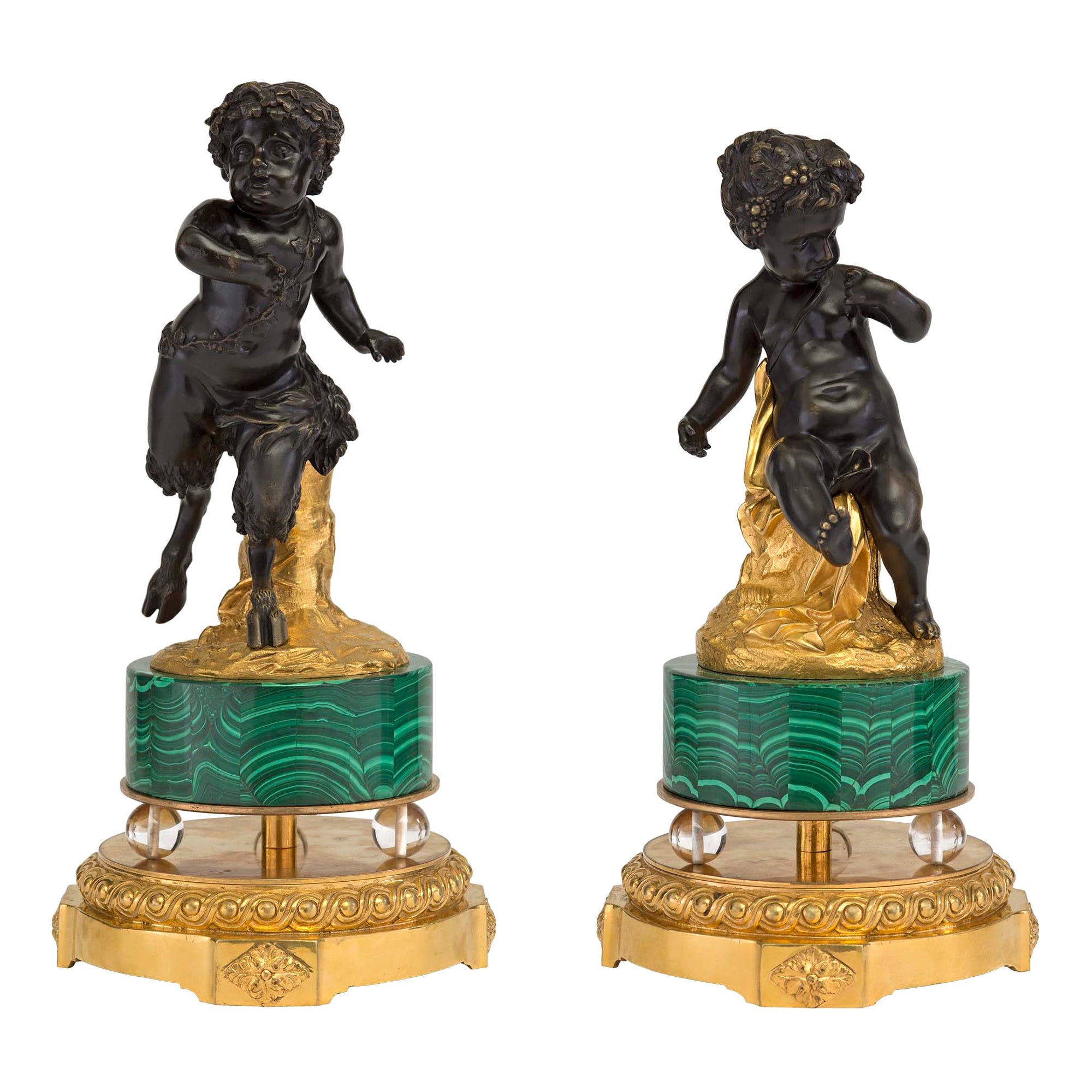 Paar französische Louis-XVI-Statuen aus Bronze und Oromolu aus dem 19. Jahrhundert