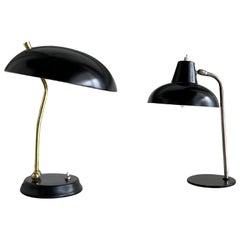 Paar italienische Tischlampen aus ähnlichem schwarzem Vintage-Metall und Messing aus dem 20. Jahrhundert