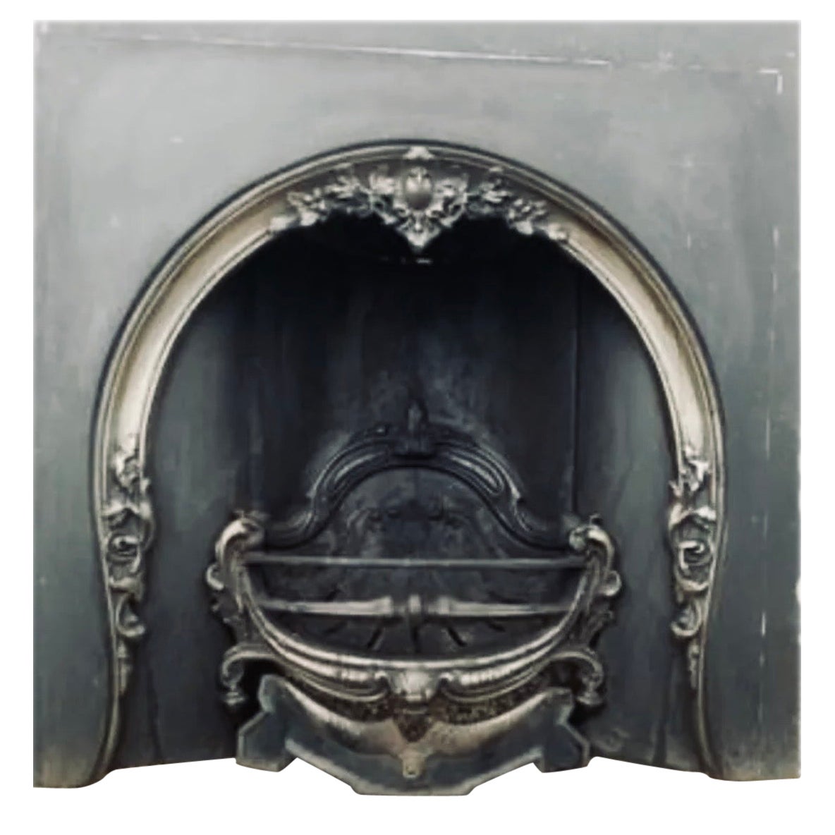 Grande plaque de cheminée en fonte de style victorien en forme de fer à cheval