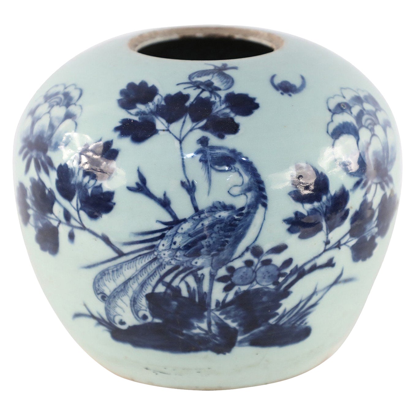 Chinesische Porzellanvase aus Celadon und blauem Pfau im Angebot