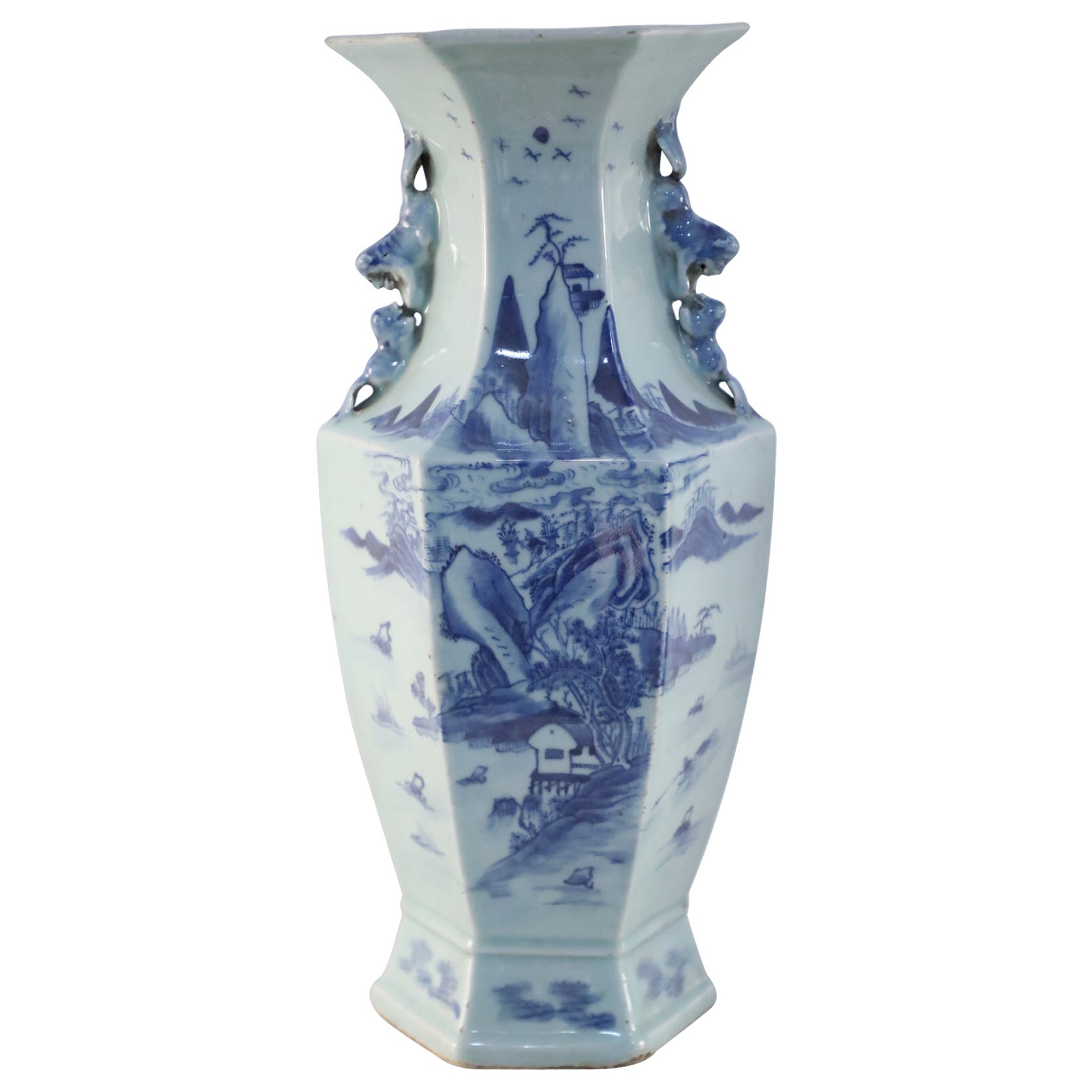 Sechseckige chinesische Porzellanvase in Blau und Weiß