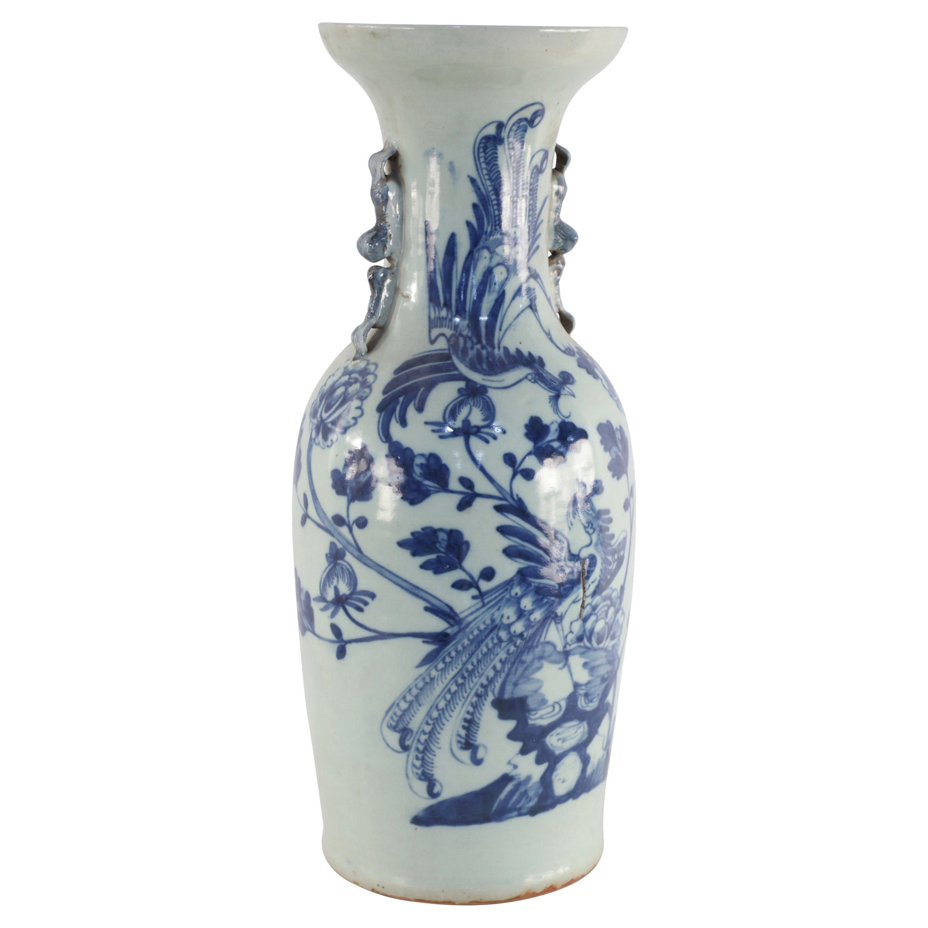 Urne chinoise en porcelaine à motif de paon blanc et bleu