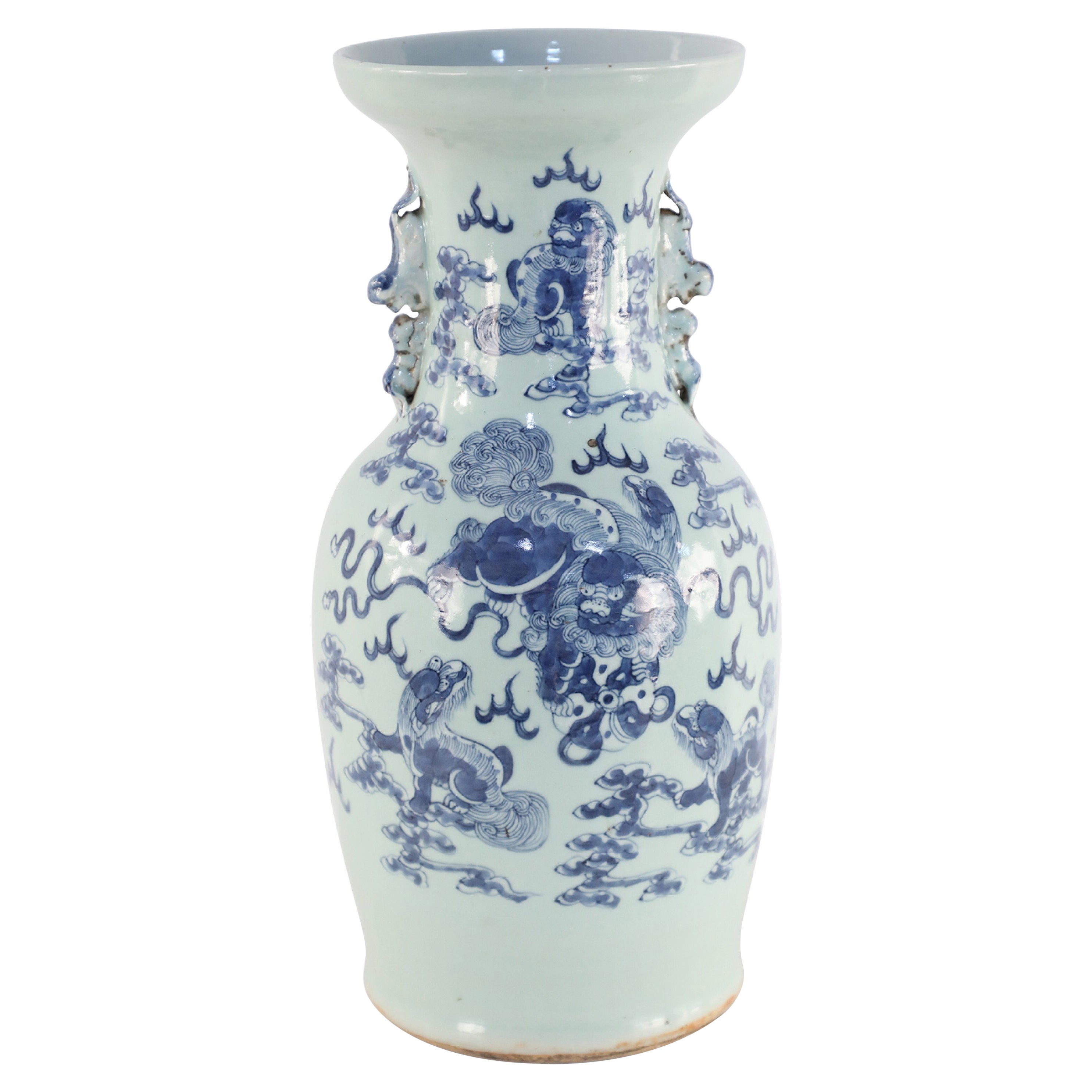 Urne en porcelaine chinoise à motif de chien Foo blanc et bleu