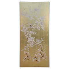 Panneau chinois encadré en acrylique et peint à la feuille d'or représentant un arbre en fleurs