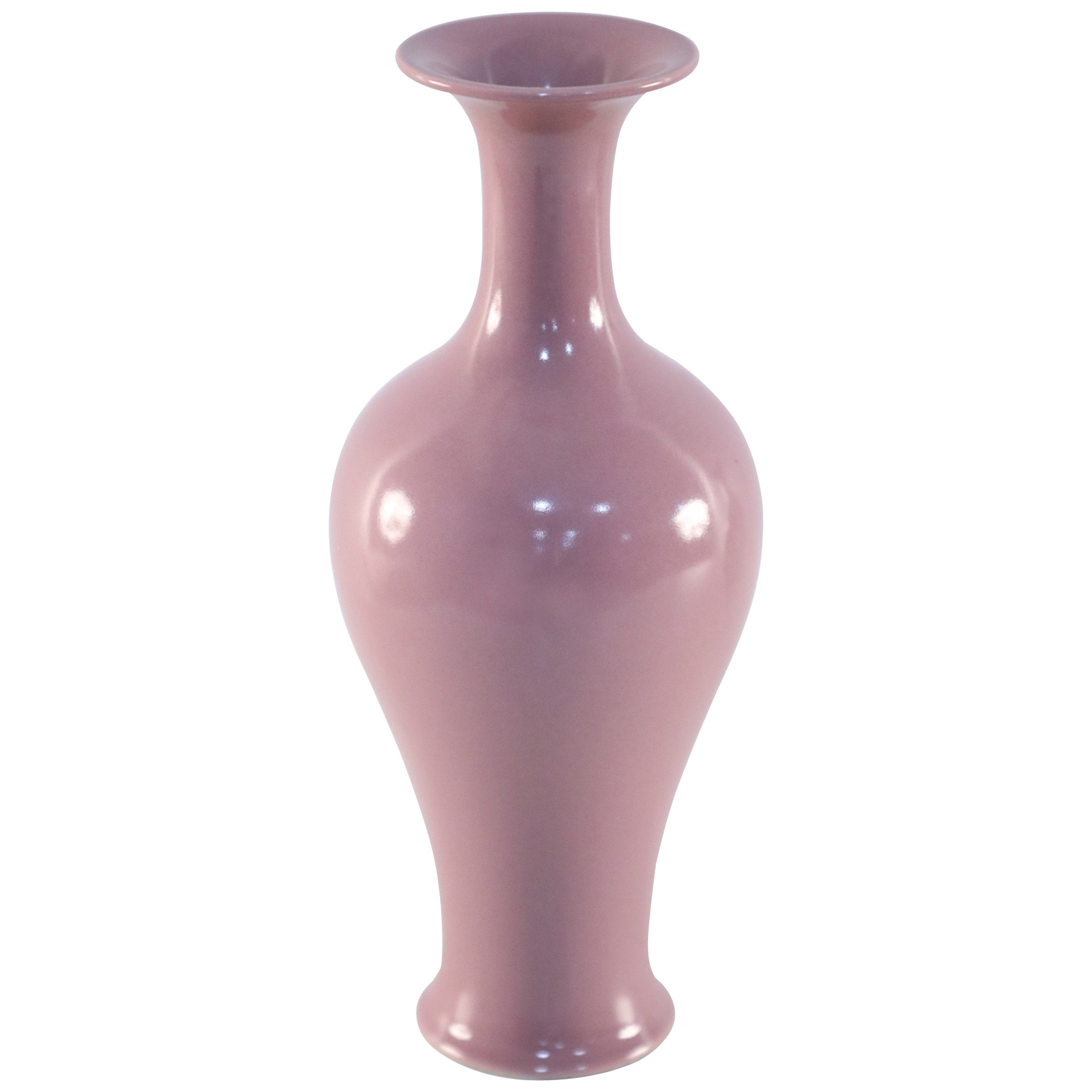 Vase chinois en porcelaine émaillée mauve