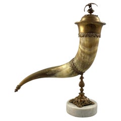Corne d'abondance du 19ème siècle montée en corne et en laiton doré avec couvercle