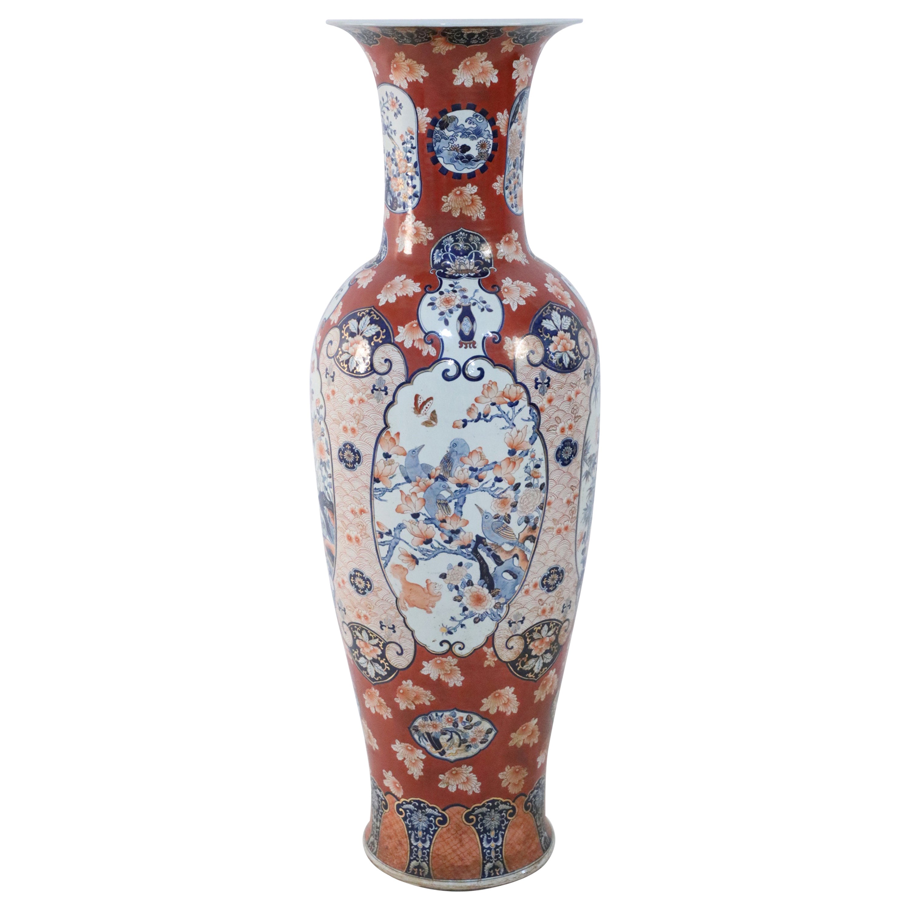 Urna monumentale cinese in stile Imari Porcelain arancione, bianca e blu