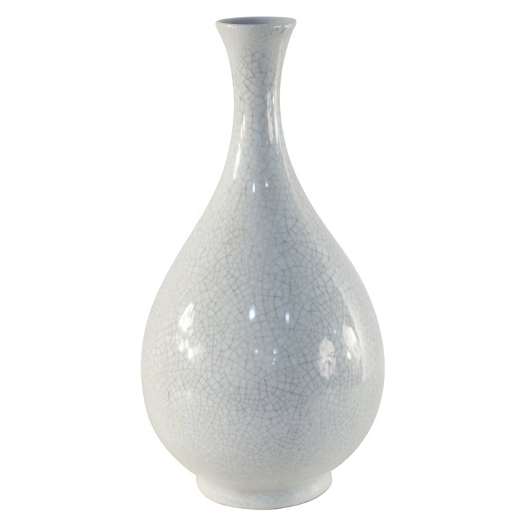 Chinese Off-White Crackle Finish Teardrop Porcelain Vase For Sale at 1stDibs