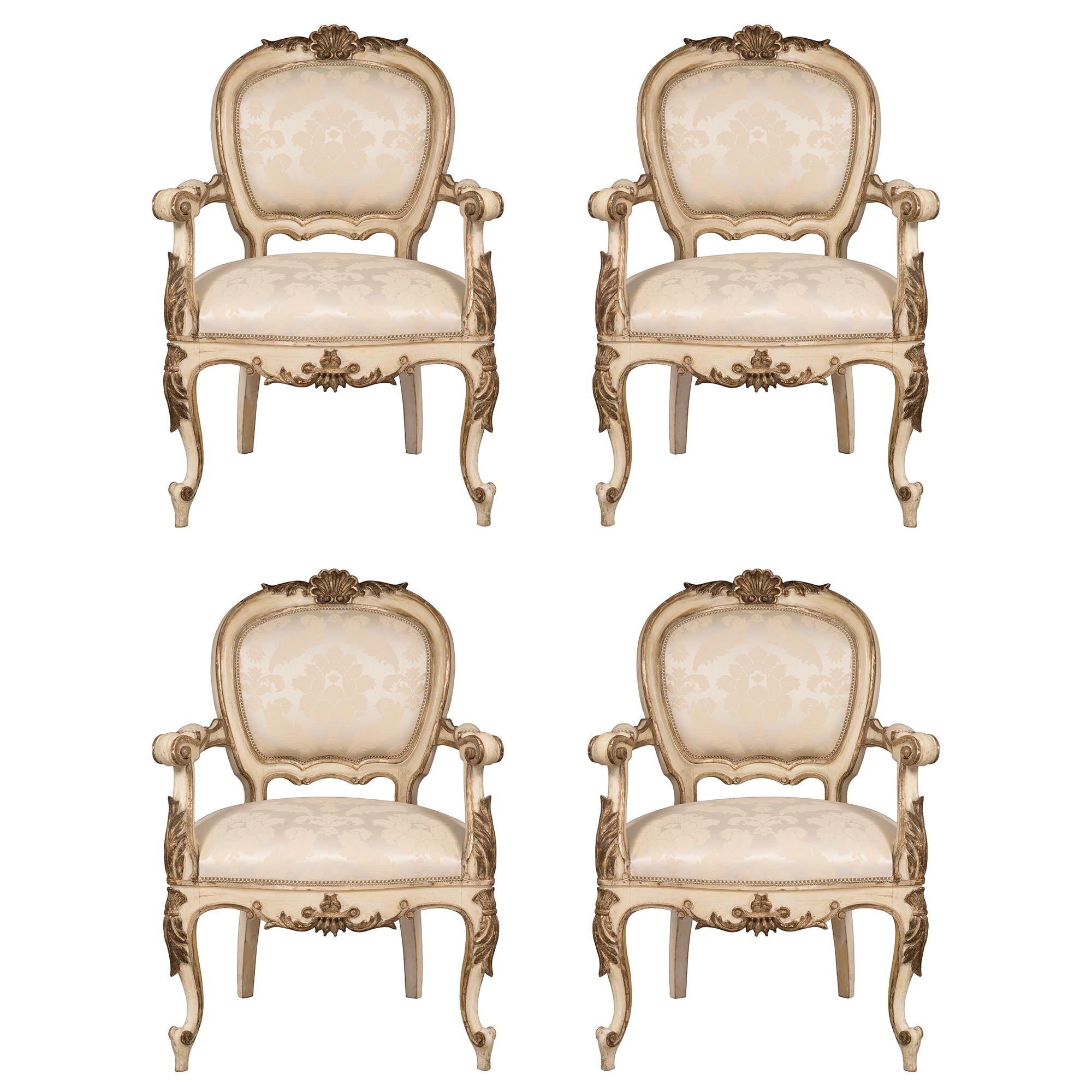 Ensemble de quatre fauteuils italiens de style Louis XV du 19ème siècle en vente
