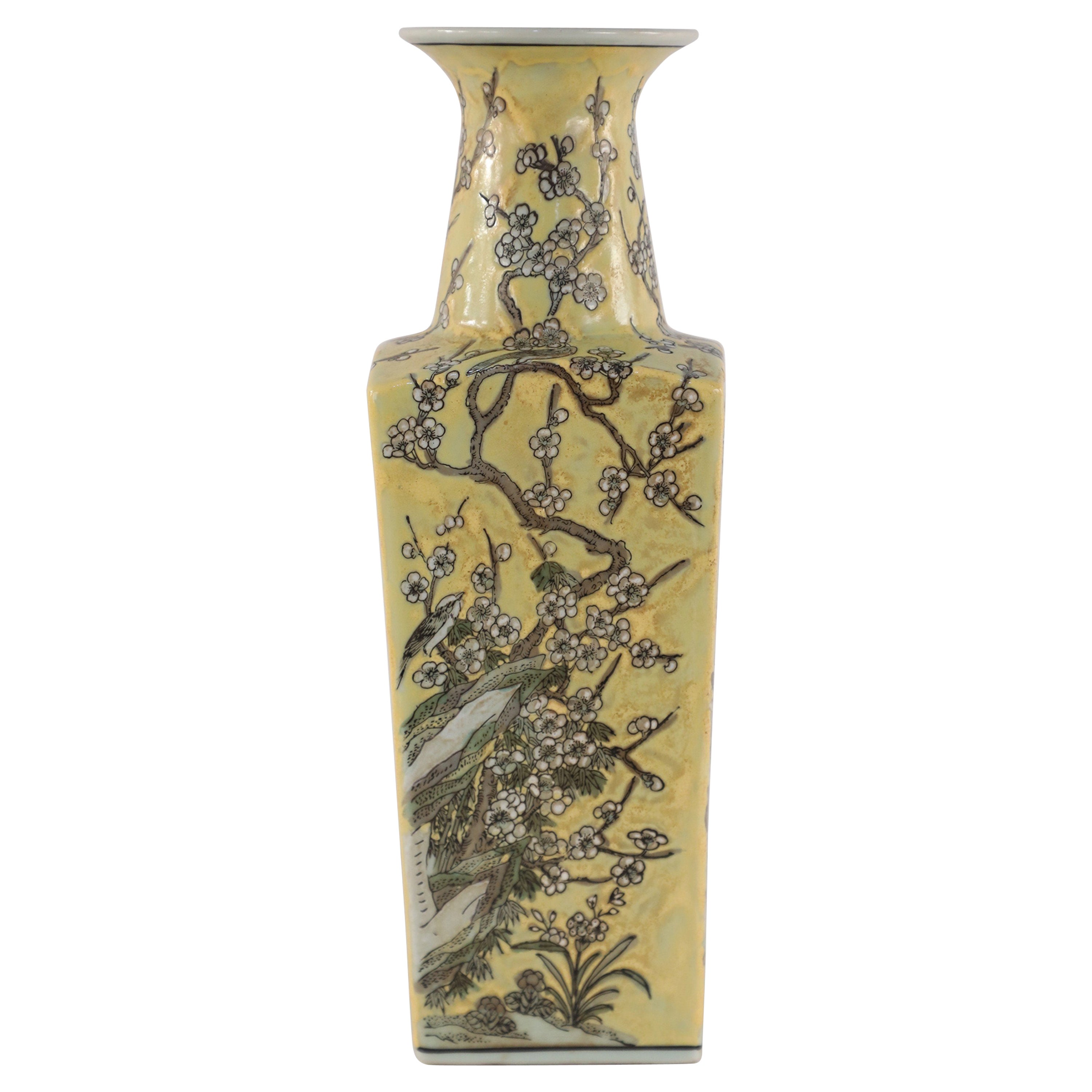 Vase chinois à manches en porcelaine à motif de fleurs de cerisier et de jaune