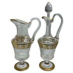 Ensemble élégant de pichet et de carafe en cristal de Saint Louis à motif de chardon en or