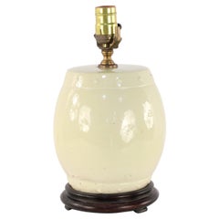 Lampe de bureau chinoise en porcelaine jaune en forme de tonneau