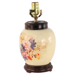 Lampe de bureau chinoise en porcelaine jaune pâle et à fleurs colorées