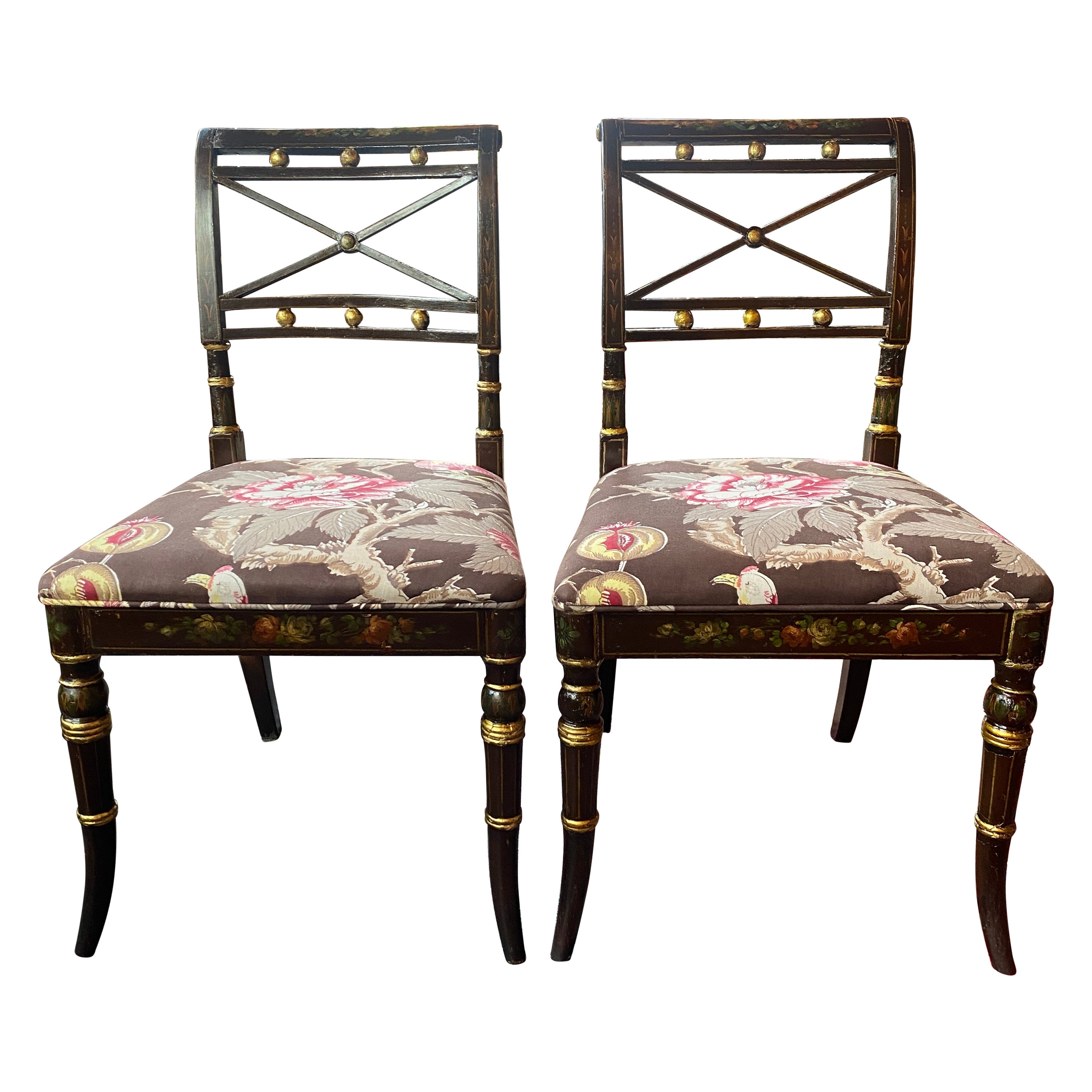 Paar handbemalte Beistellstühle im Adams-Stil aus dem 18. Jahrhundert 