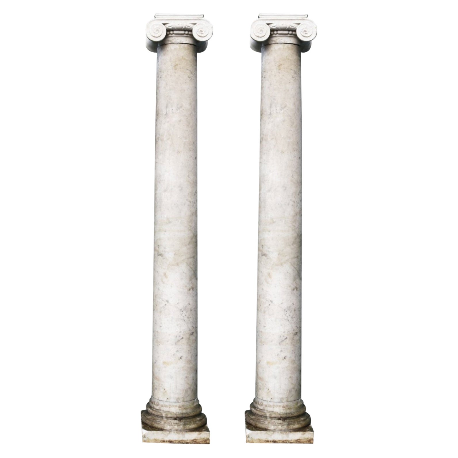 Deux colonnes anciennes en marbre de style néoclassique en vente