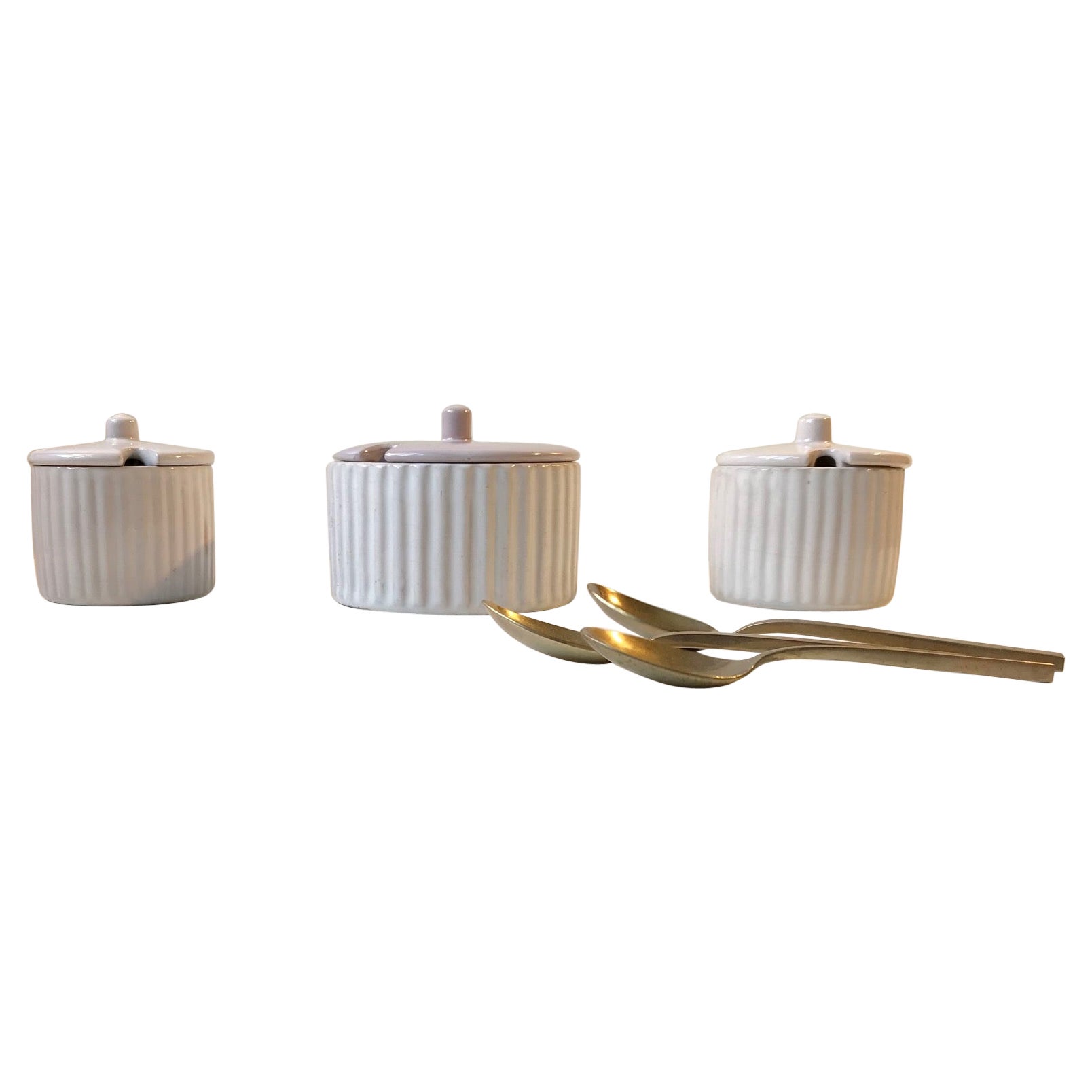 L. Vasetti scanalati in ceramica bianca di Hjorth per marmellata, senape e zucchero, anni '40 in vendita