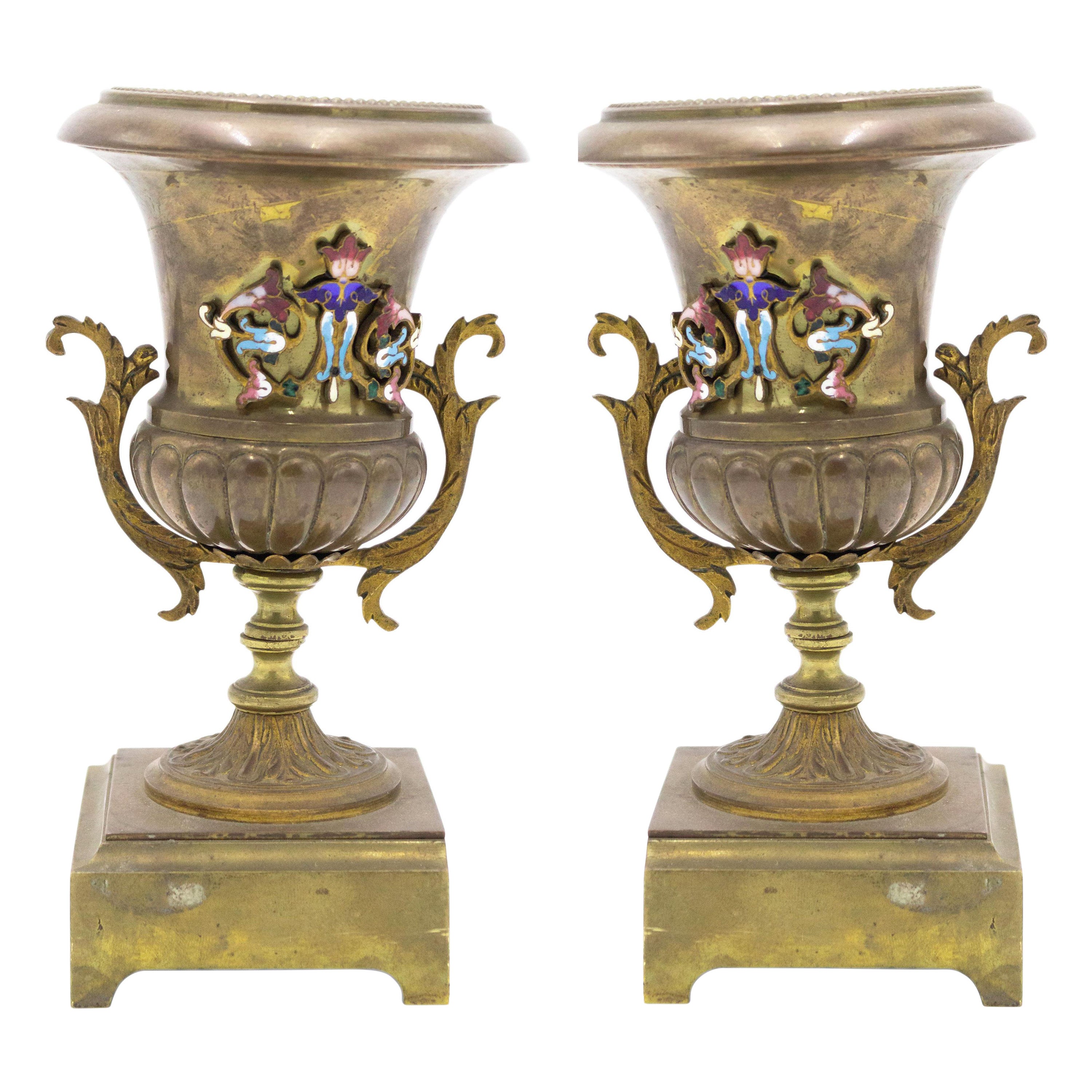 Late 19th Century Pair of French Victorian Bronze Urns For Sale