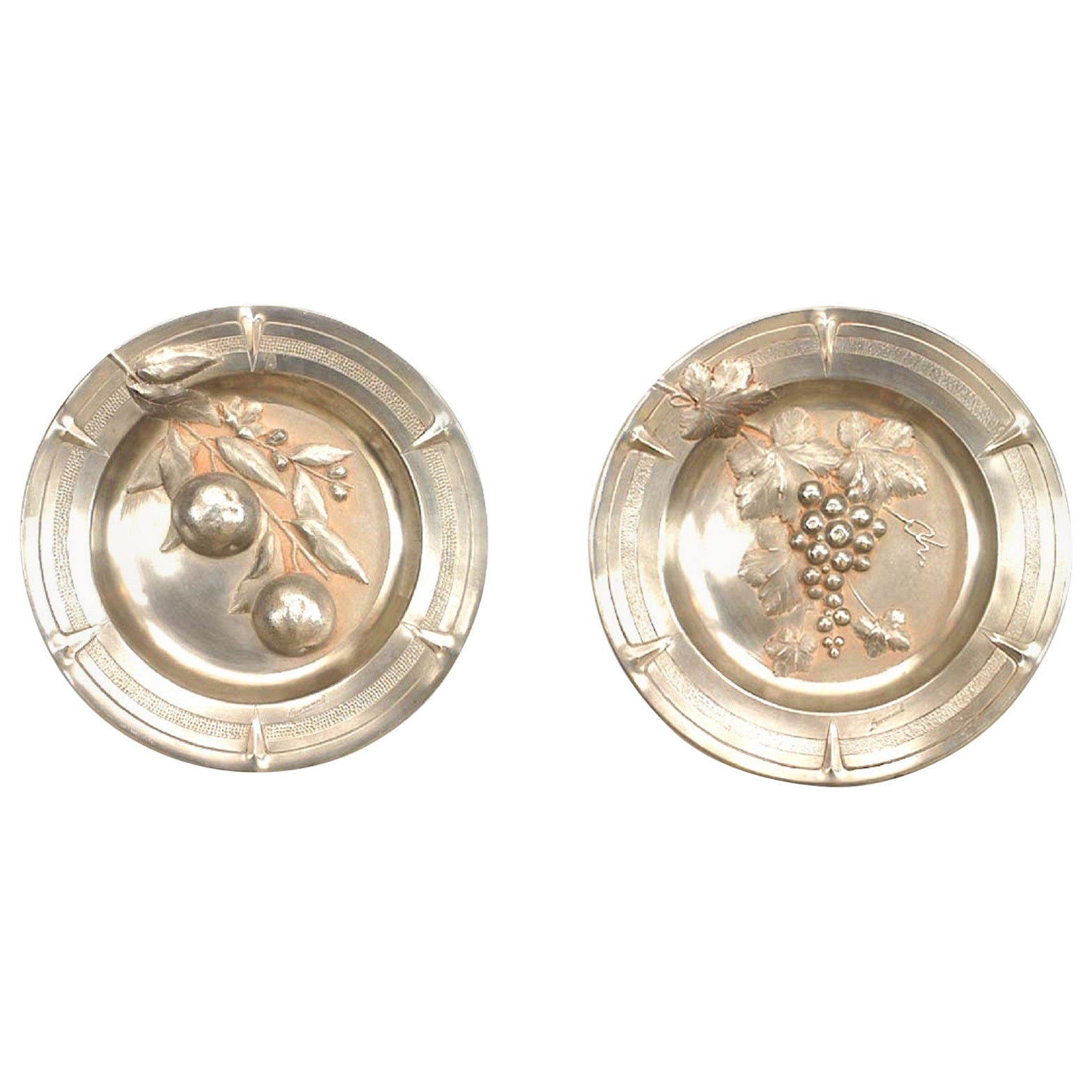 Pair of French Victorian Pewter Round Wall Plates For Sale