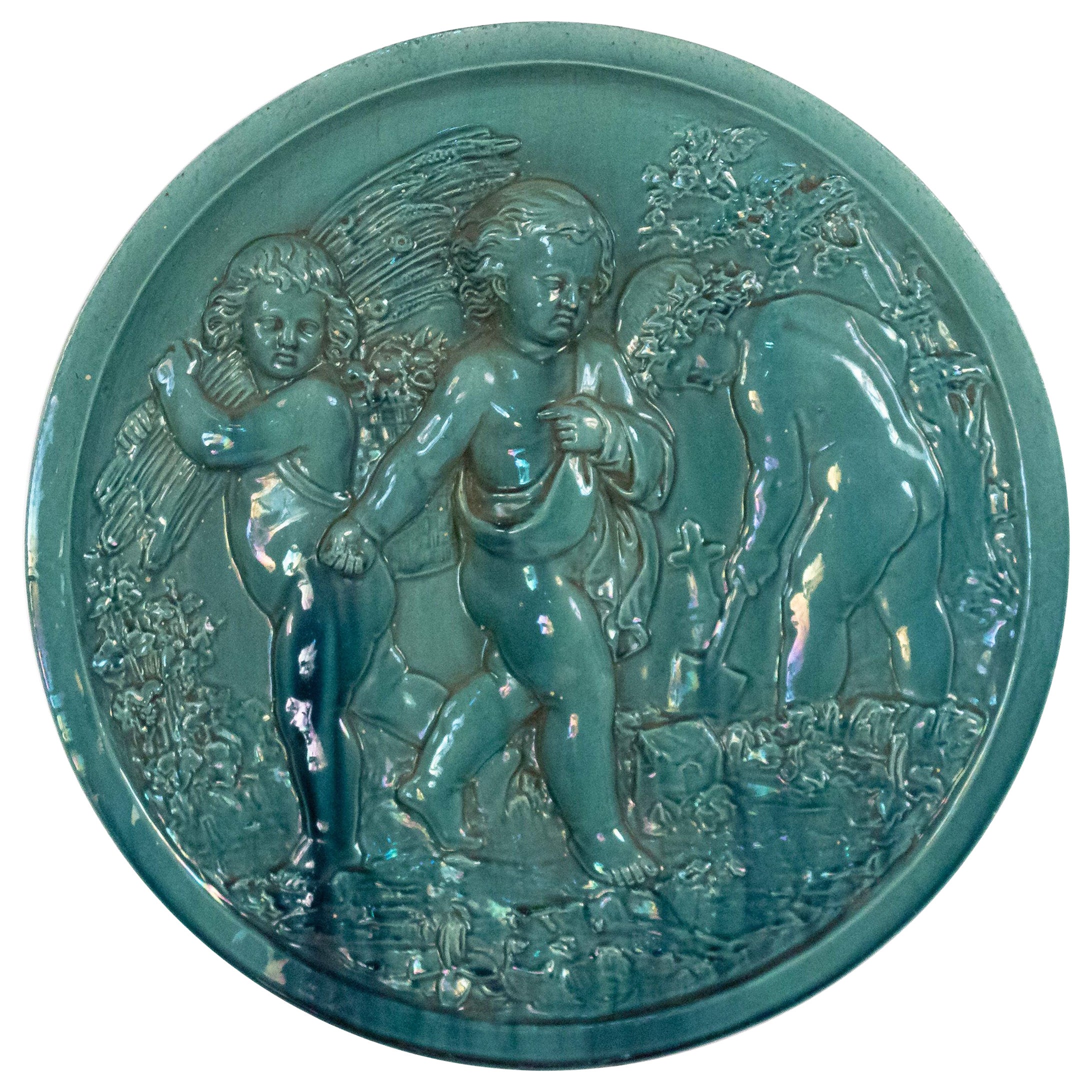 Placa de pared Cupido de porcelana verde victoriana francesa en venta